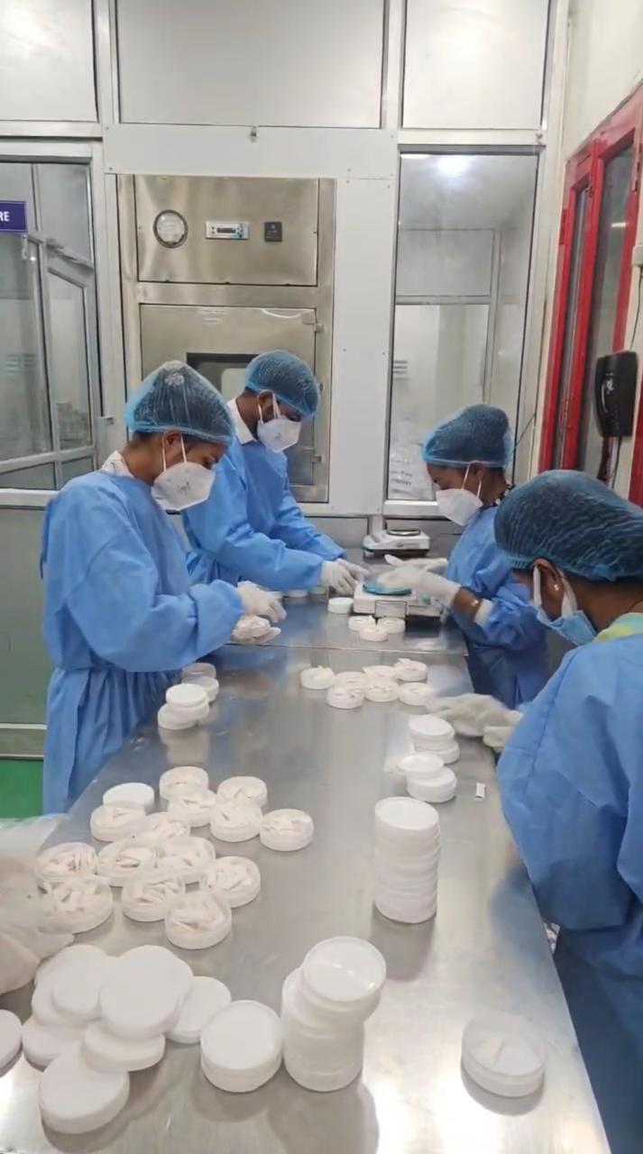 Pharma-grade nicotine pouch production and quality control in clean room